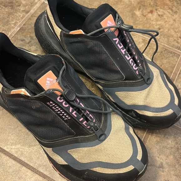 Adidas running shoes - Picture 3 of 6